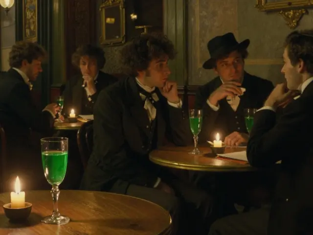 Warum ist Absinth so stark? Die Wahrheit hinter dem grünen Engel